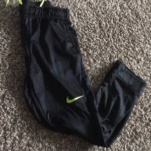 Boys Nike joggers sz L